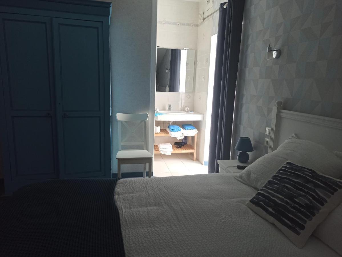 Hotel "Les Peyres" Lamothe-Landerron Esterno foto