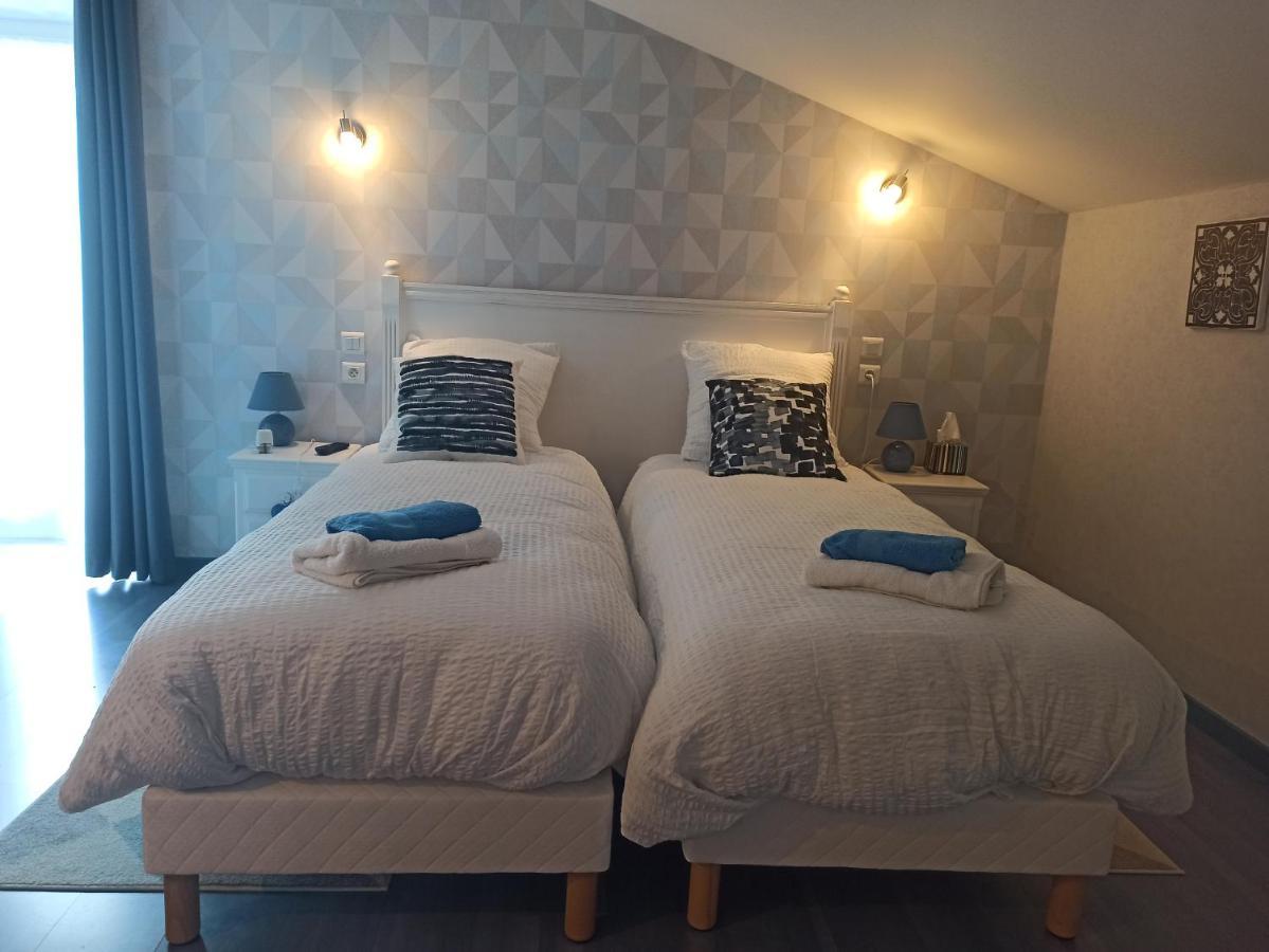 Hotel "Les Peyres" Lamothe-Landerron Esterno foto