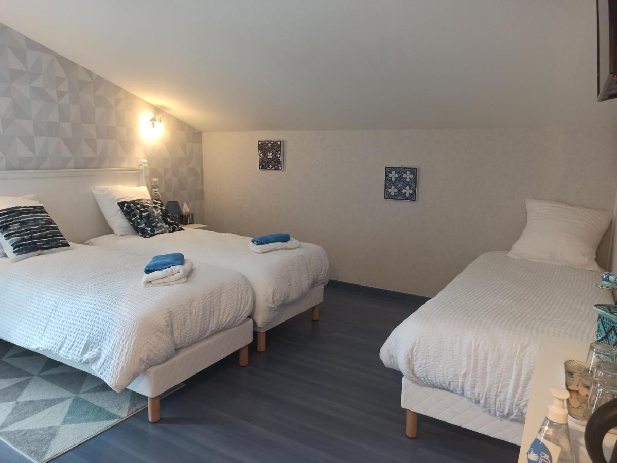 Hotel "Les Peyres" Lamothe-Landerron Esterno foto