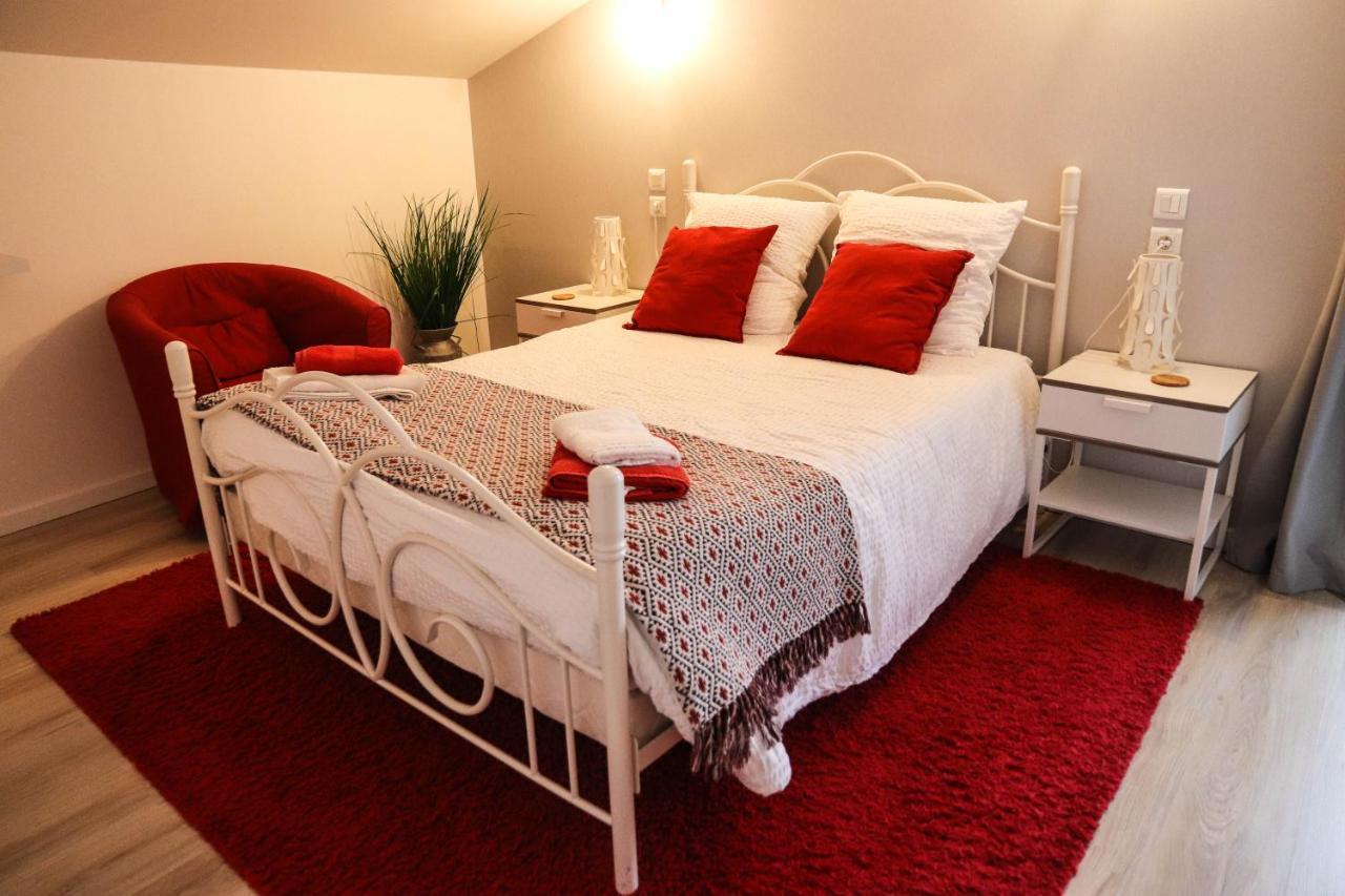 Hotel "Les Peyres" Lamothe-Landerron Esterno foto