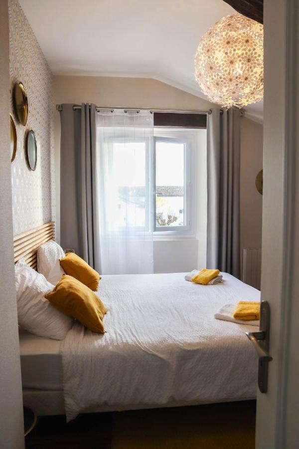 Hotel "Les Peyres" Lamothe-Landerron Esterno foto