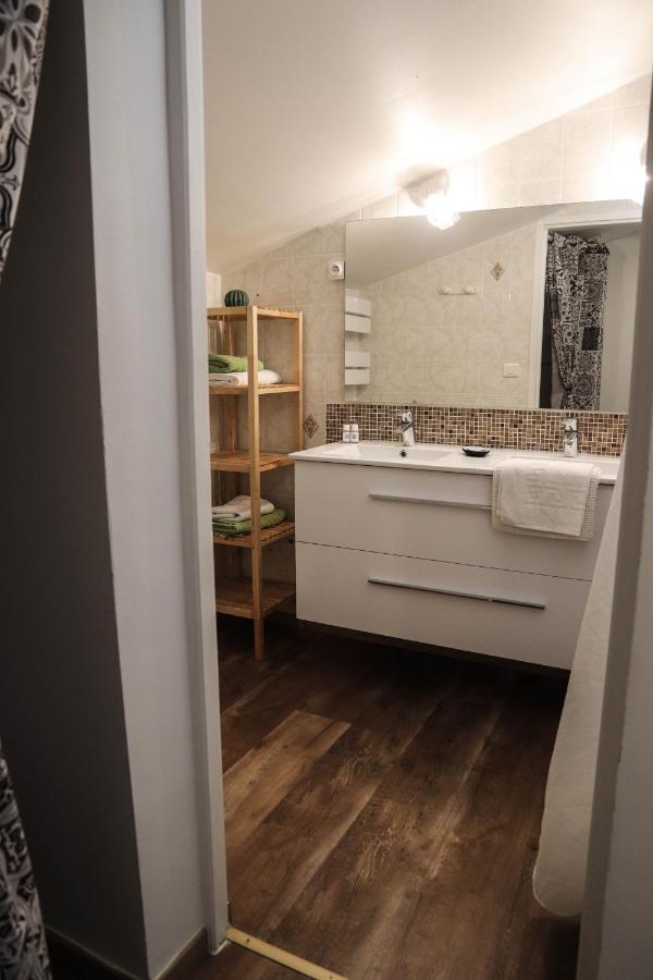 Hotel "Les Peyres" Lamothe-Landerron Esterno foto
