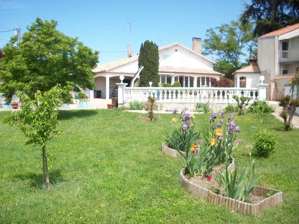 Hotel "Les Peyres" Lamothe-Landerron Esterno foto