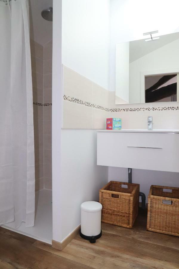 Hotel "Les Peyres" Lamothe-Landerron Esterno foto