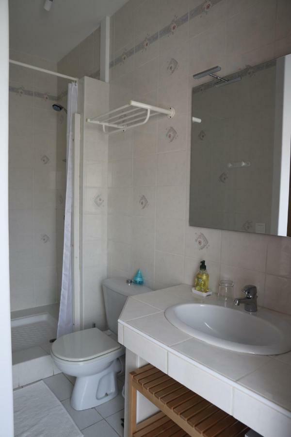 Hotel "Les Peyres" Lamothe-Landerron Esterno foto