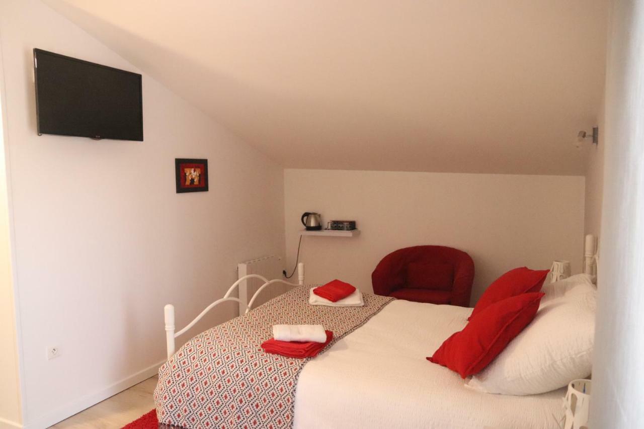 Hotel "Les Peyres" Lamothe-Landerron Esterno foto