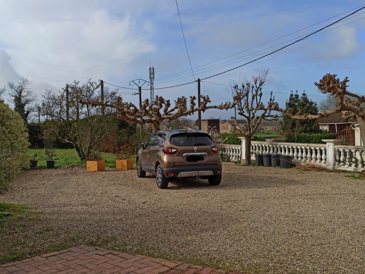 Hotel "Les Peyres" Lamothe-Landerron Esterno foto